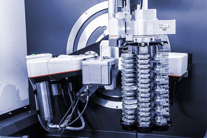 XRDynamic Autosampler 带有垂直进样盘,放置用于自动 X 射线衍射的样品。