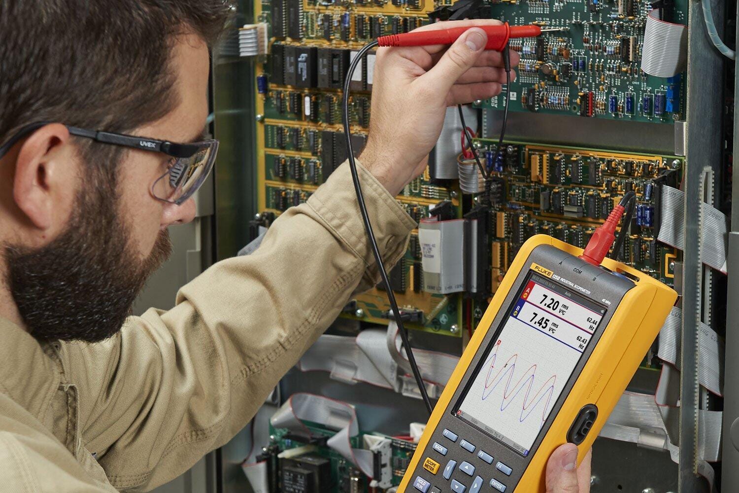 Fluke 120B 系列 ScopeMeter® 工业用手持式示波表 图2