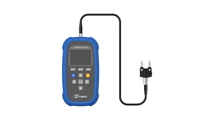 手持式精密电压表