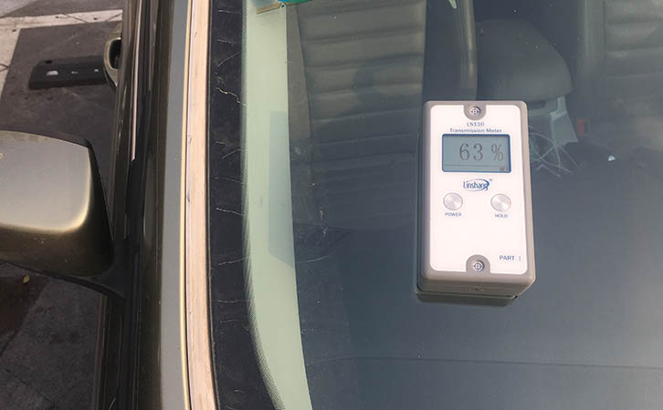 LS110分体式透光率仪测量汽车前挡玻璃 LS110分体式透光率仪测量汽车前挡玻璃