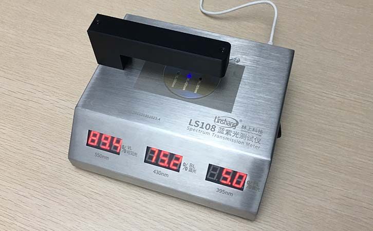 透光率测试仪测量镜片